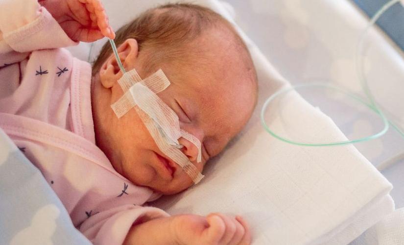 baby opgenomen in het ziekenhuis