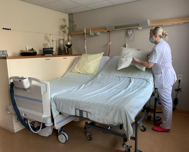Het koppelbed op de palliatieve eenheid