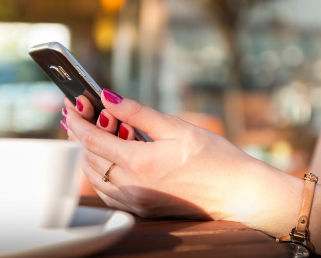 dossier op smartphone